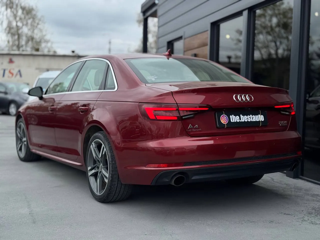 Audi A4 - фото 10