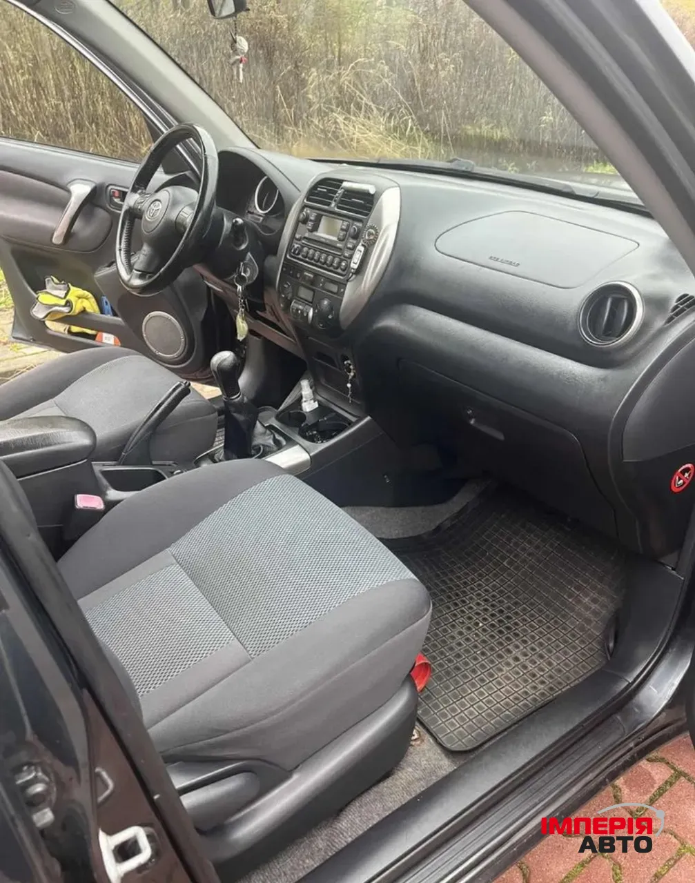 Toyota RAV4 - фото 5