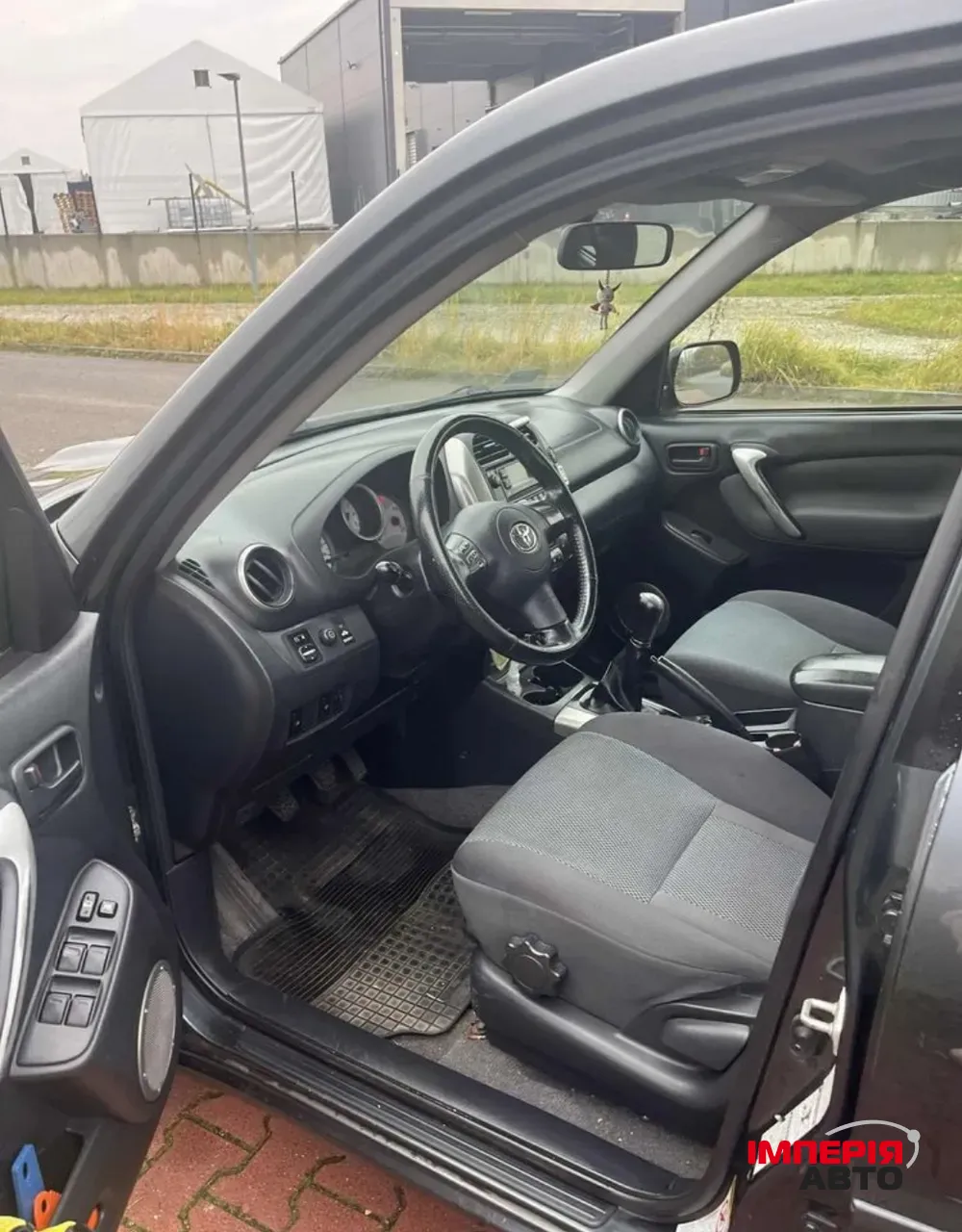 Toyota RAV4 - фото 7