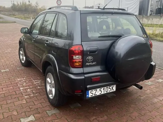 Toyota RAV4 - фото 3