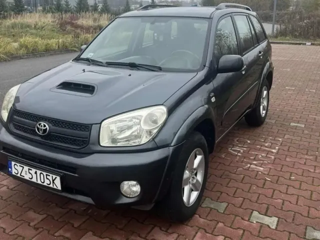 Toyota RAV4 - фото 1