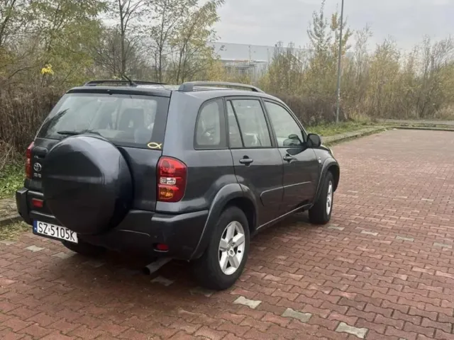 Toyota RAV4 - фото 4