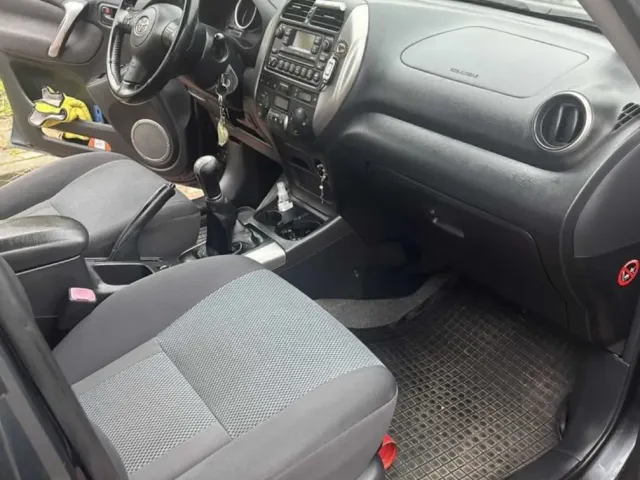Toyota RAV4 - фото 5