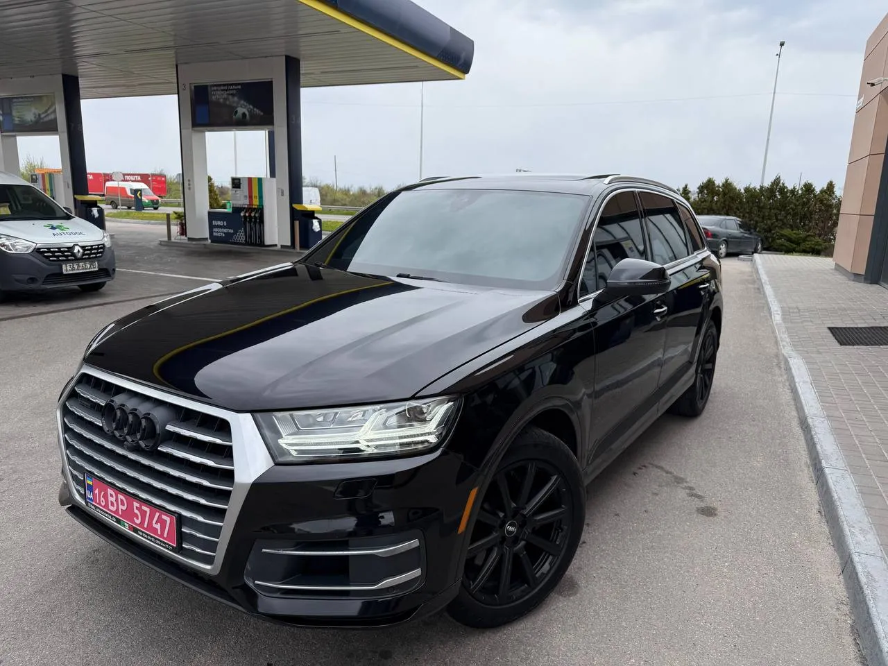 Audi Q7 - фото 1