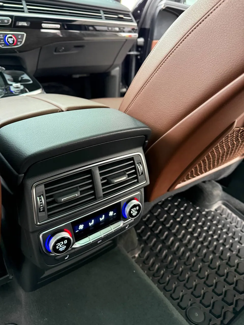 Audi Q7 - фото 7