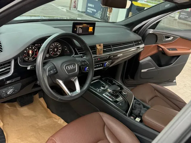 Audi Q7 - фото 4