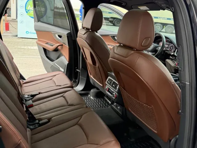 Audi Q7 - фото 5