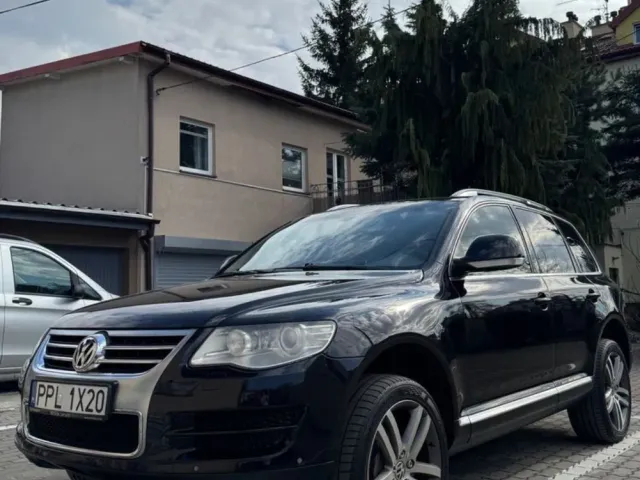 Volkswagen Touareg - фото 1
