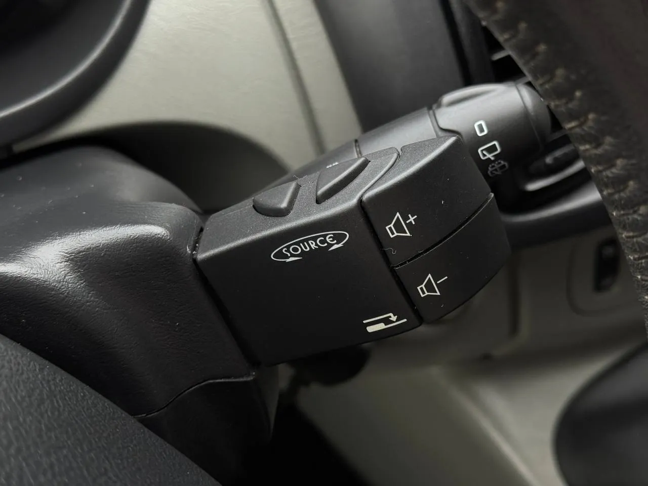 Opel Vivaro - фото 25