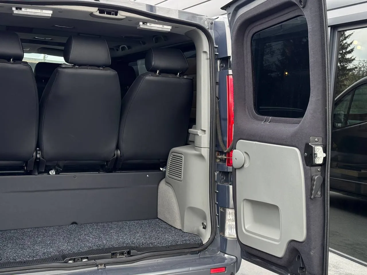 Opel Vivaro - фото 42