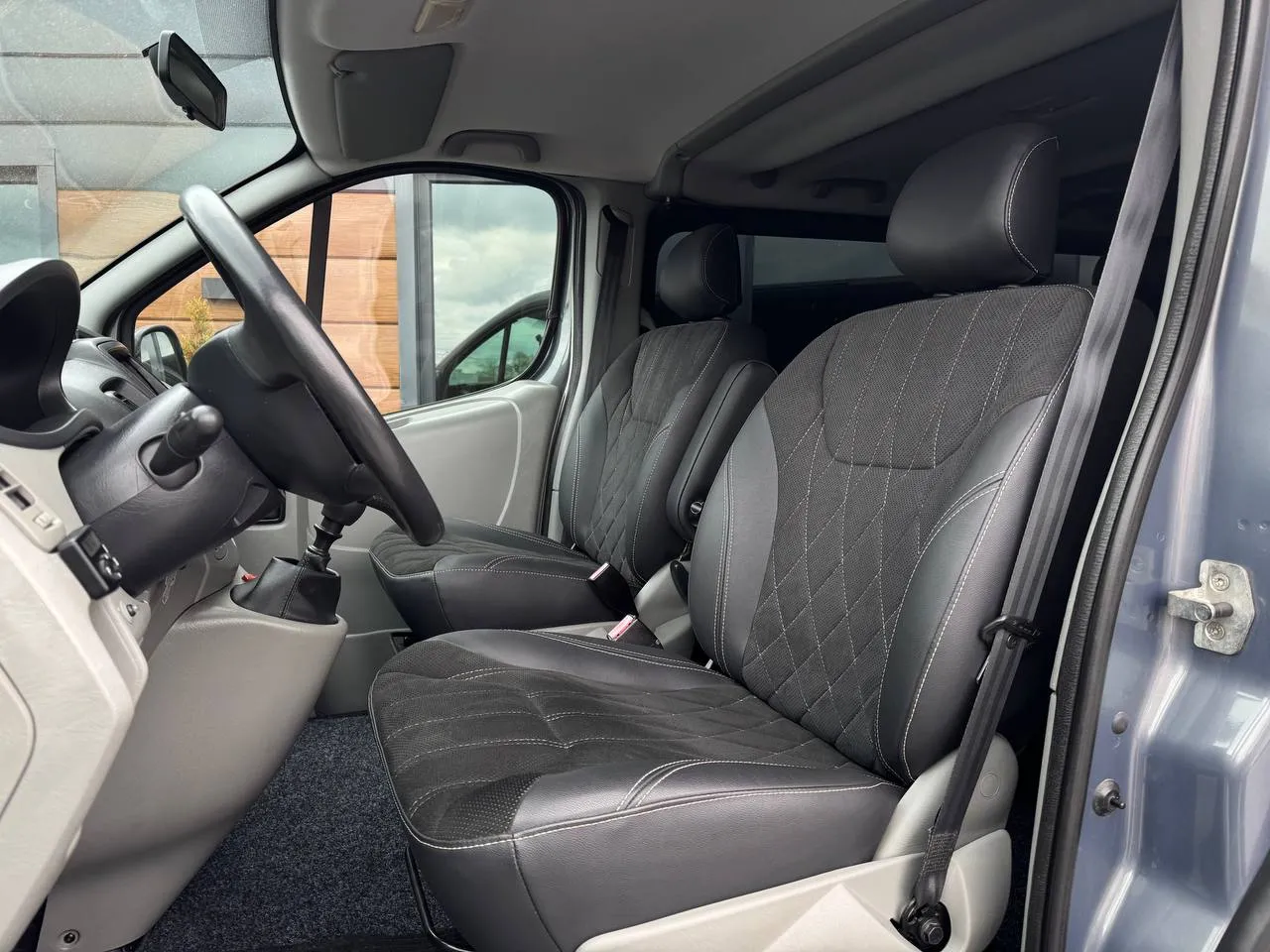 Opel Vivaro - фото 14