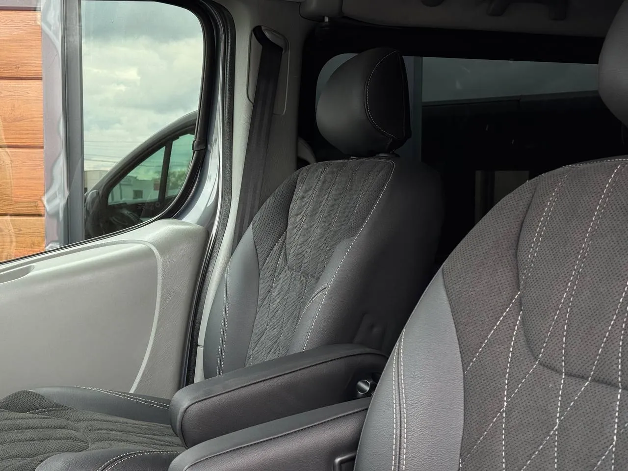 Opel Vivaro - фото 16