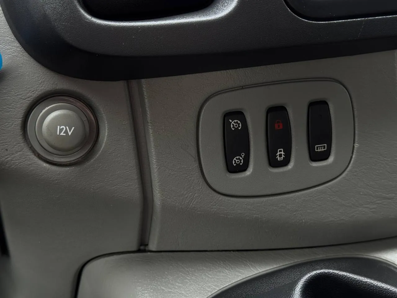 Opel Vivaro - фото 28