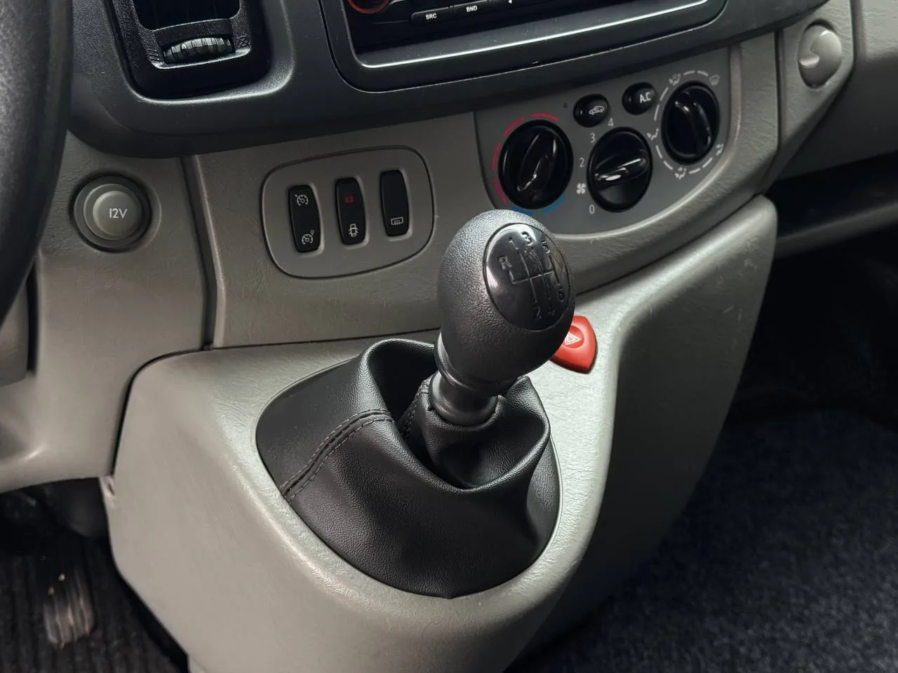 Opel Vivaro - фото 21