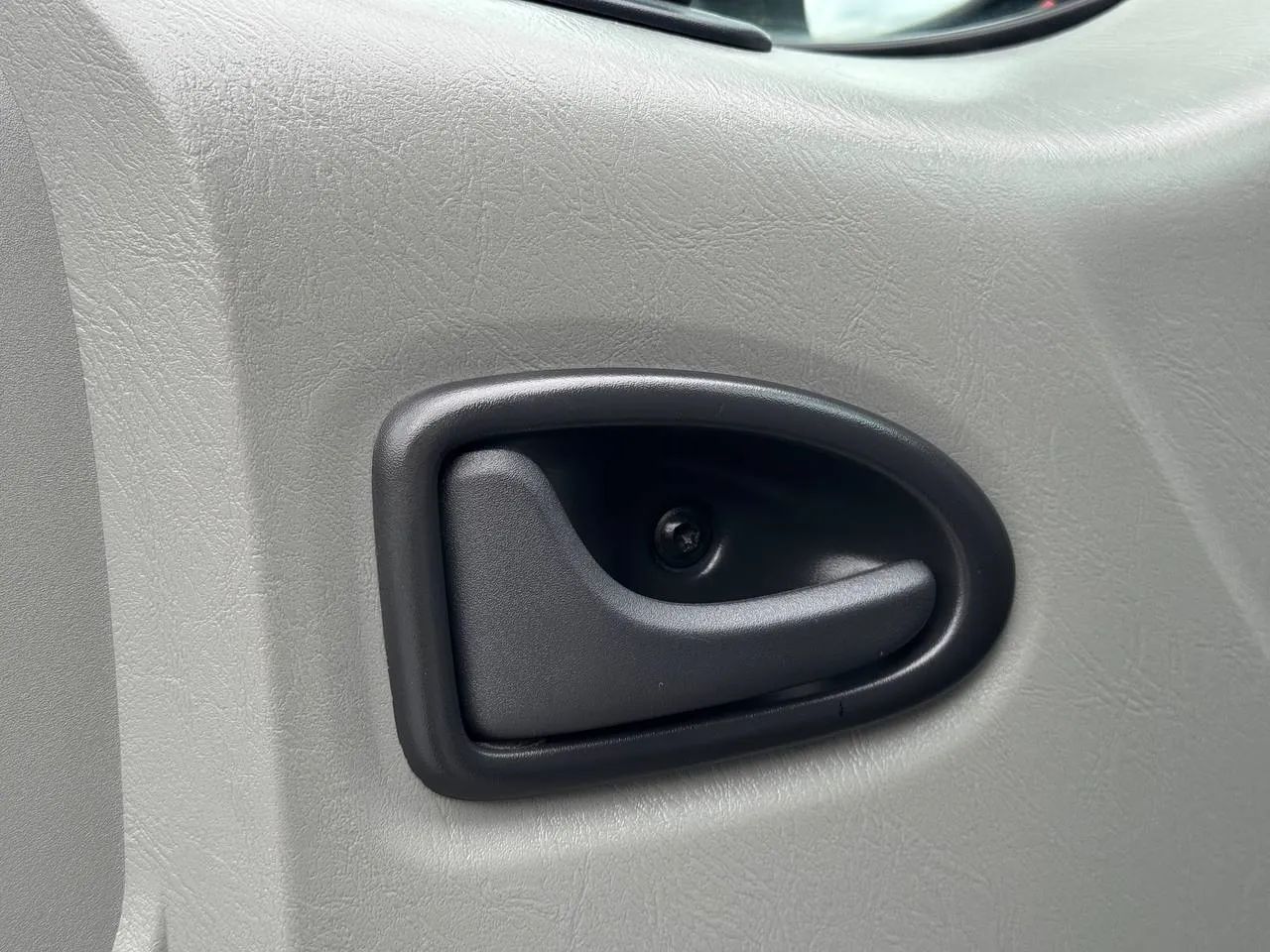 Opel Vivaro - фото 12
