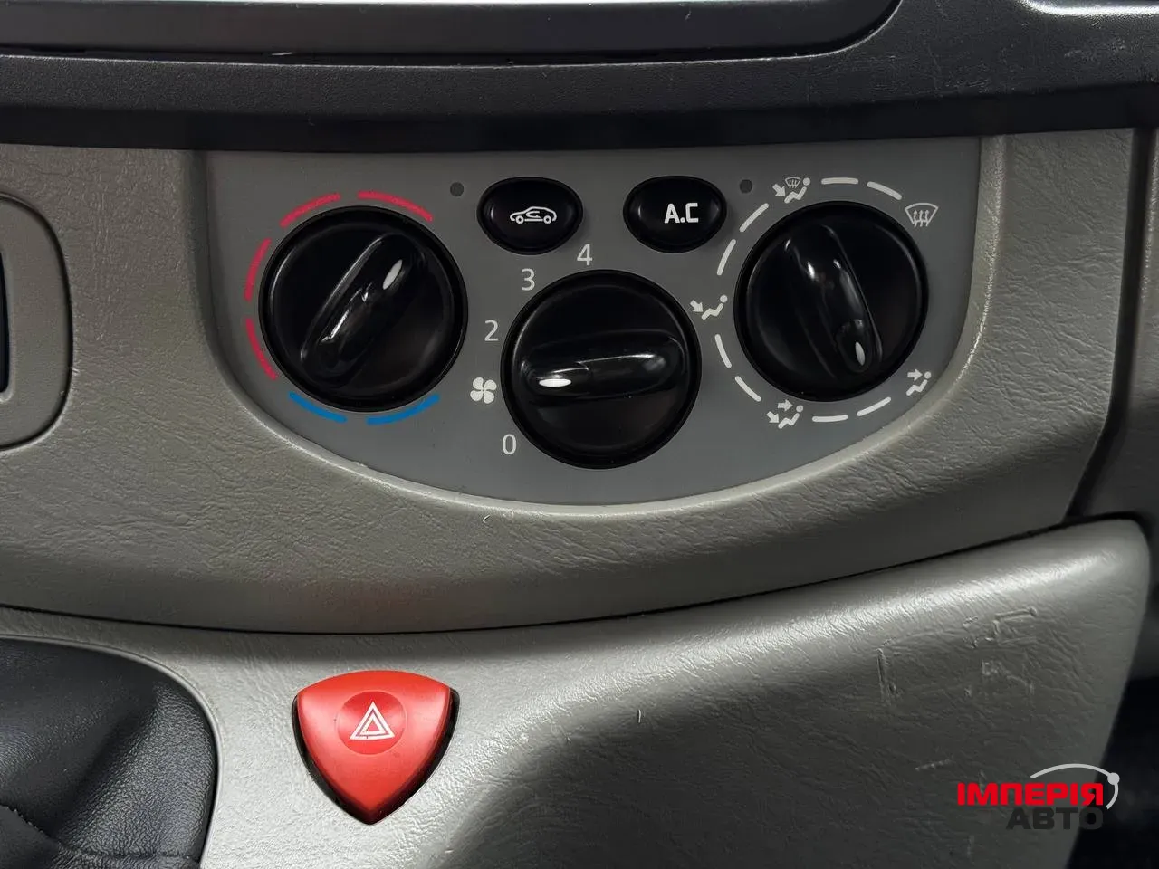 Opel Vivaro - фото 29