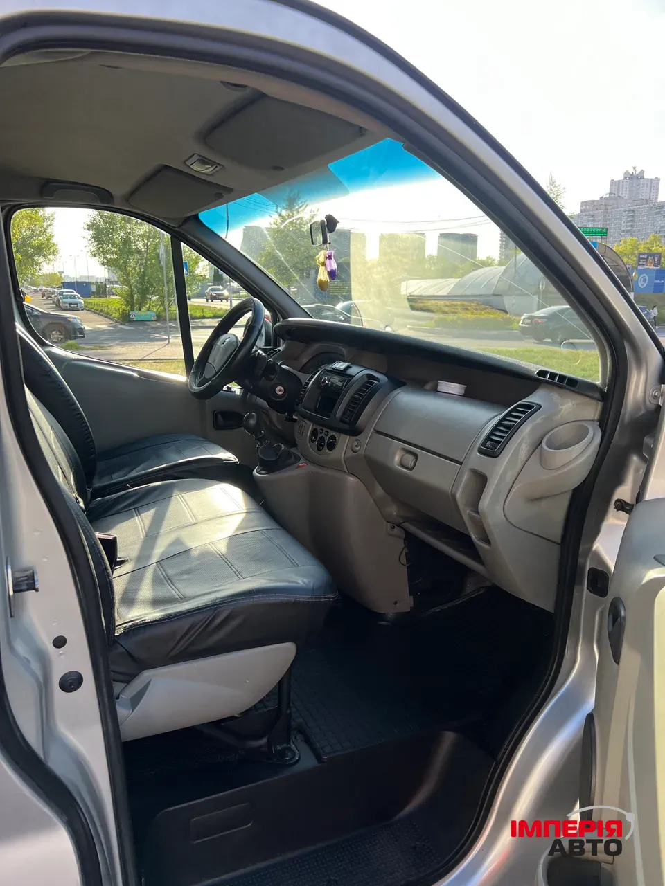 Renault Trafic - фото 13
