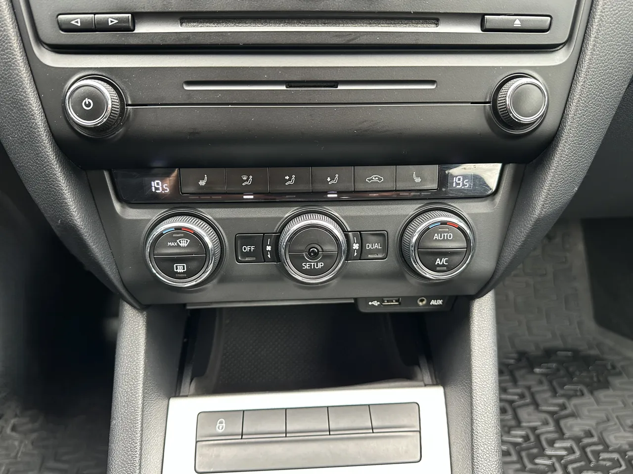 Skoda Octavia - фото 25