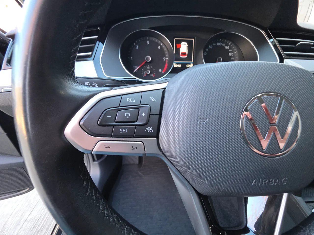 Volkswagen Passat - фото 42