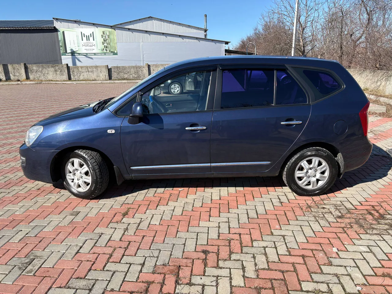 Kia Carens - фото 6