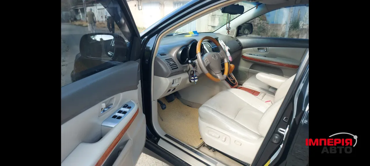 Lexus RX - фото 4