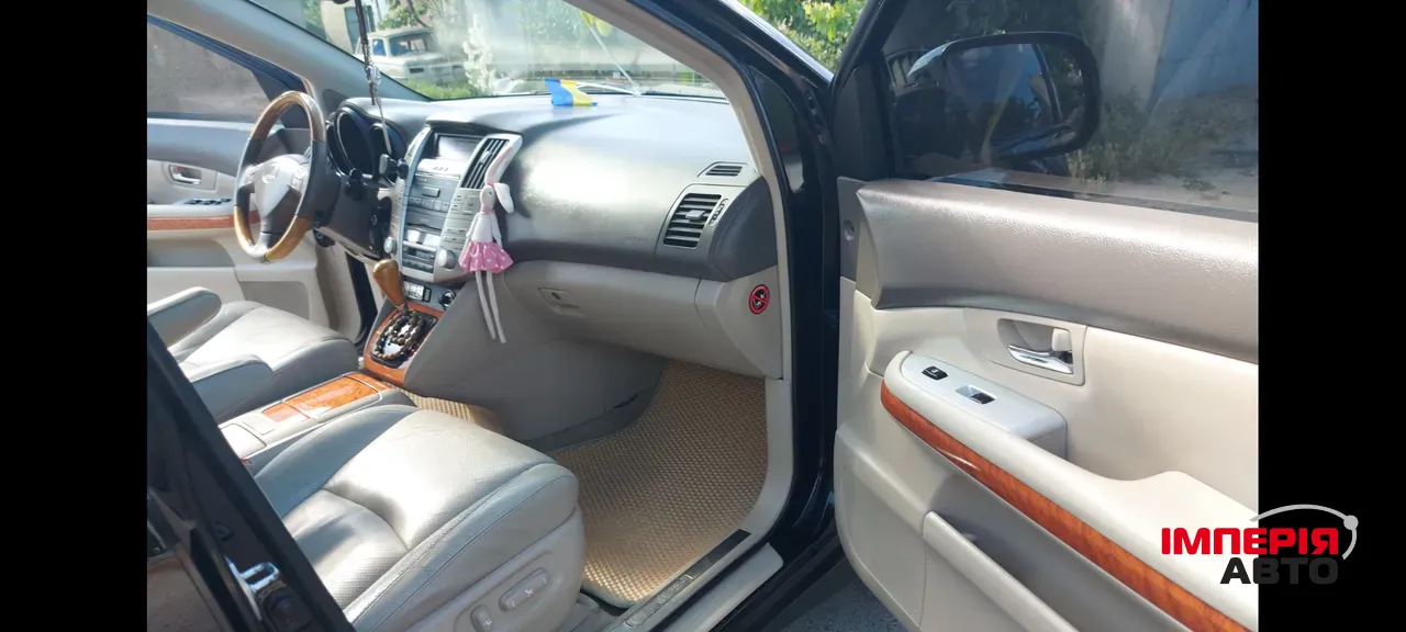 Lexus RX - фото 11