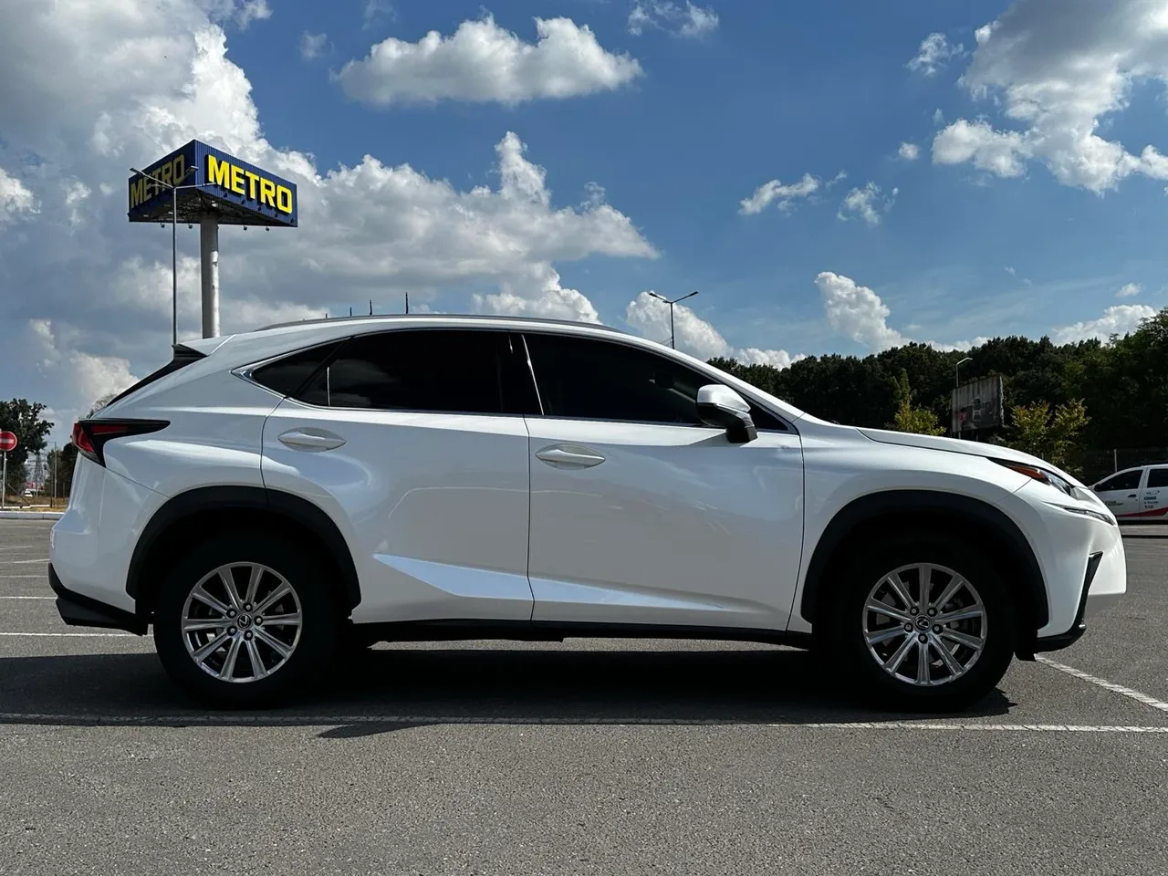 Lexus NX - фото 8