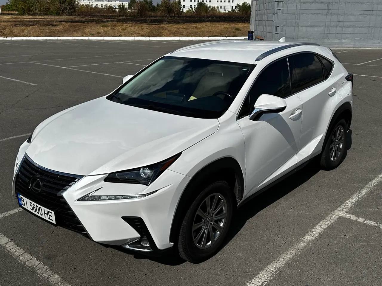 Lexus NX - фото 1