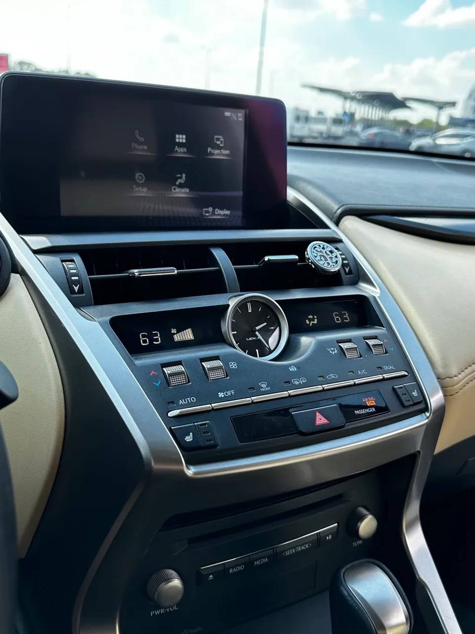 Lexus NX - фото 35