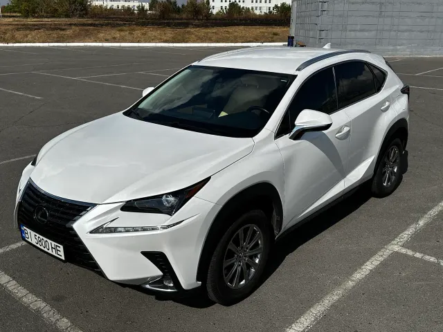 Lexus NX - фото 1
