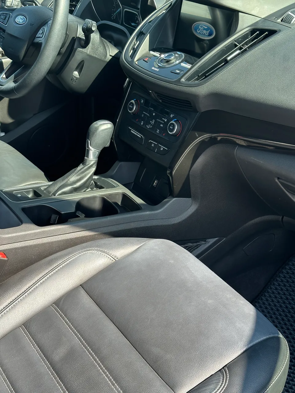 Ford Escape - фото 12