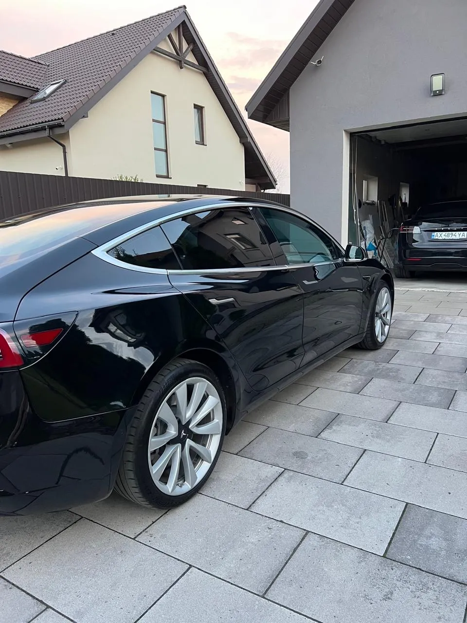 Tesla Model 3 - фото 2