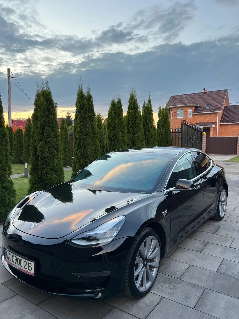 Tesla Model 3 - фото 1