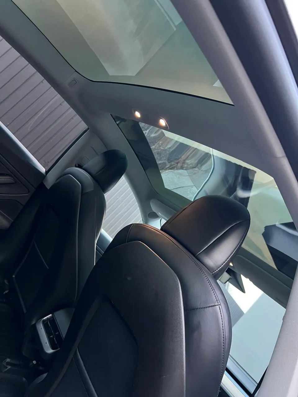 Tesla Model 3 - фото 8