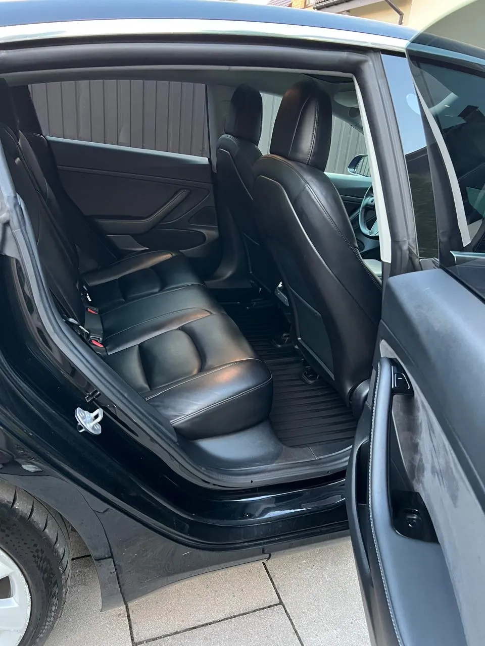 Tesla Model 3 - фото 9