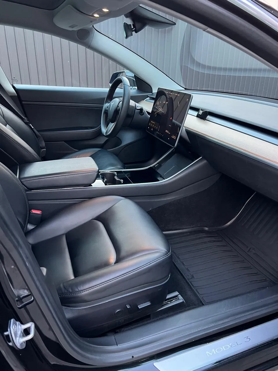 Tesla Model 3 - фото 5