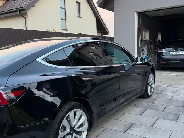 Tesla Model 3 - фото 2