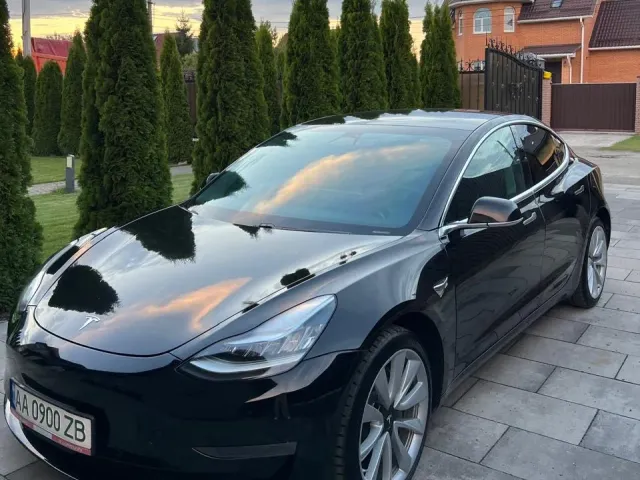 Tesla Model 3 - фото 1