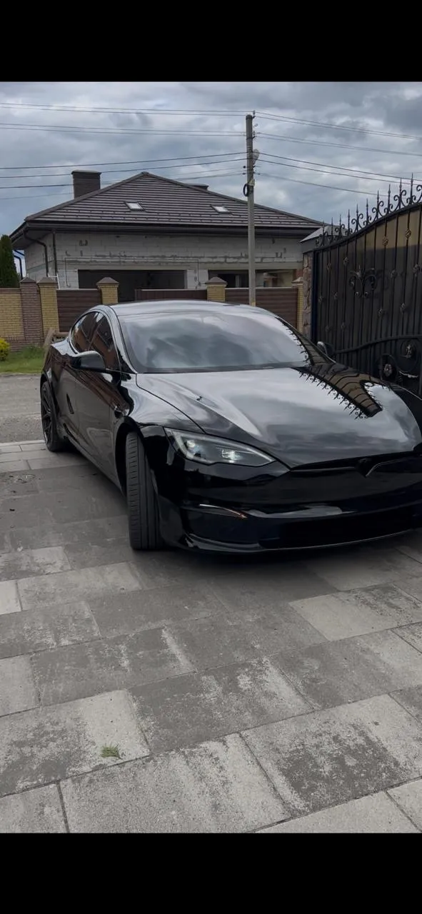 Tesla Model S - фото 1