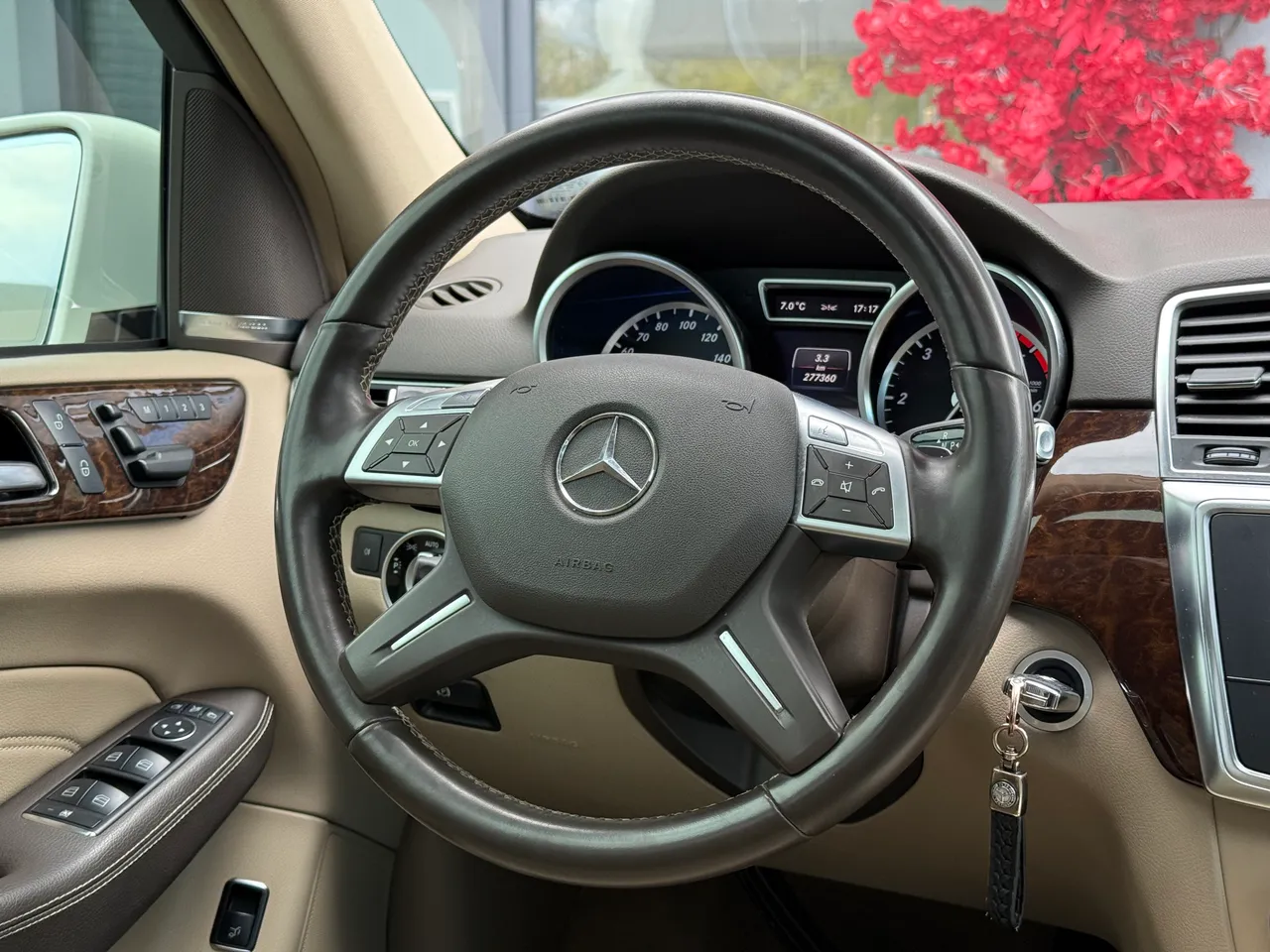 Mercedes-Benz M-Класс - фото 33