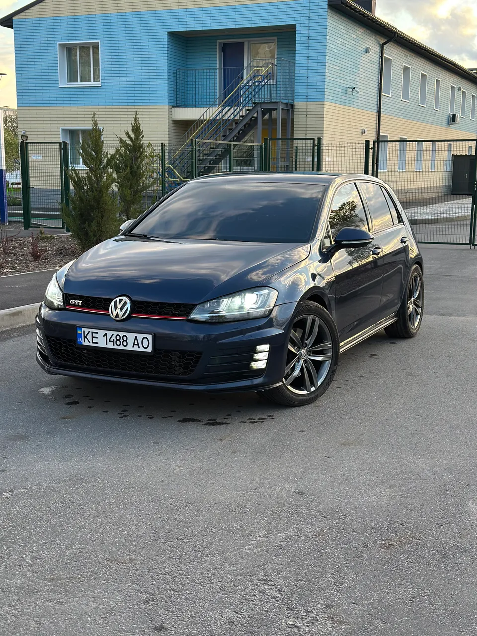 Volkswagen Golf GTI - фото 4