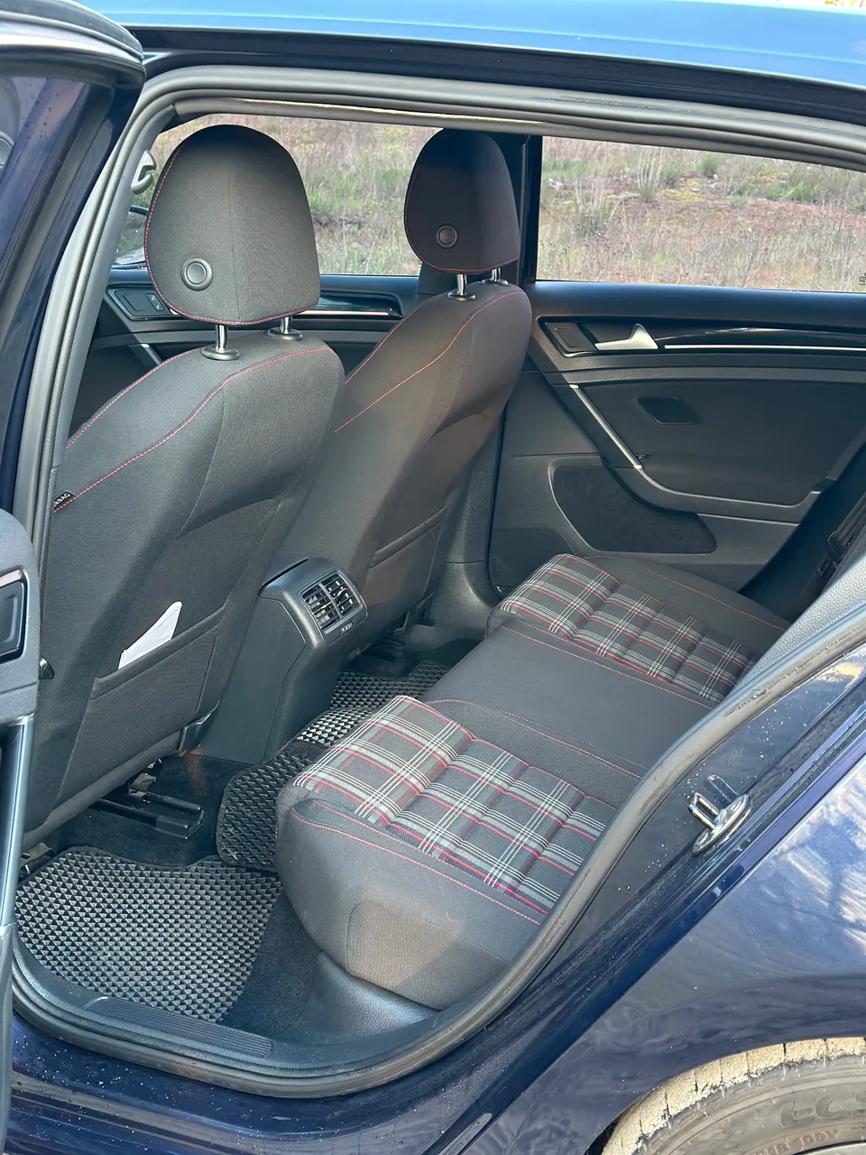Volkswagen Golf GTI - фото 12