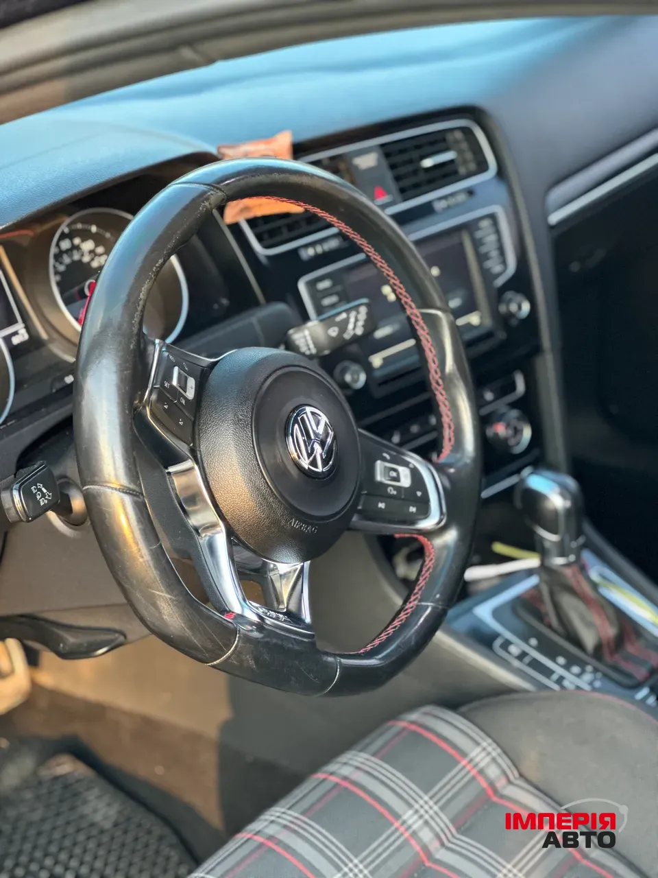 Volkswagen Golf GTI - фото 9