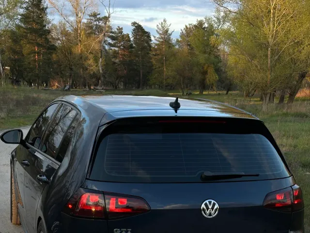 Volkswagen Golf GTI - фото 5