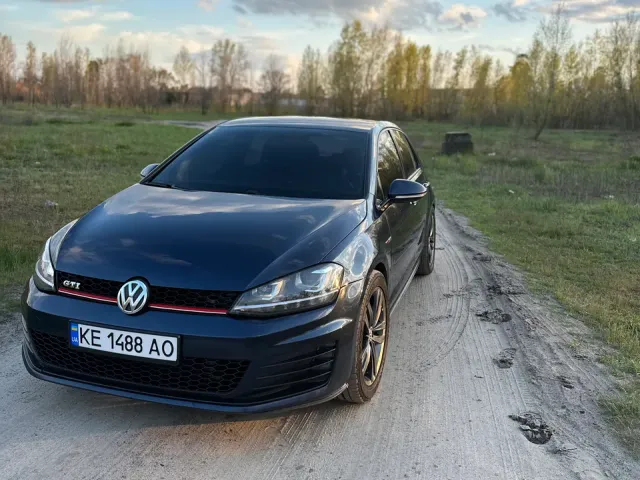Volkswagen Golf GTI - фото 2