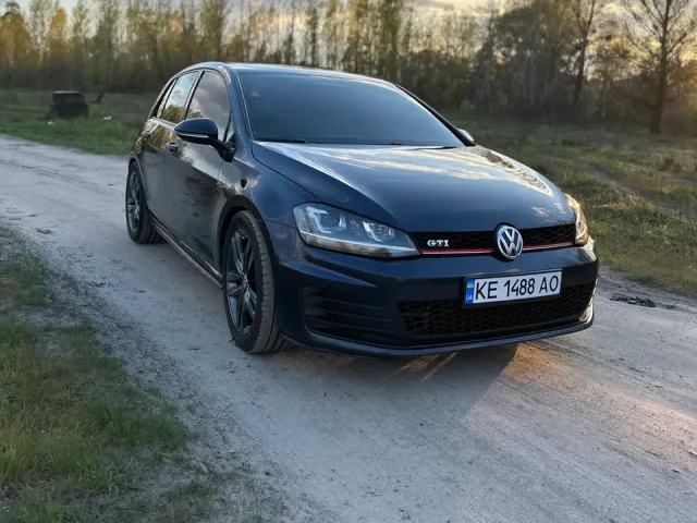 Volkswagen Golf GTI - фото 3