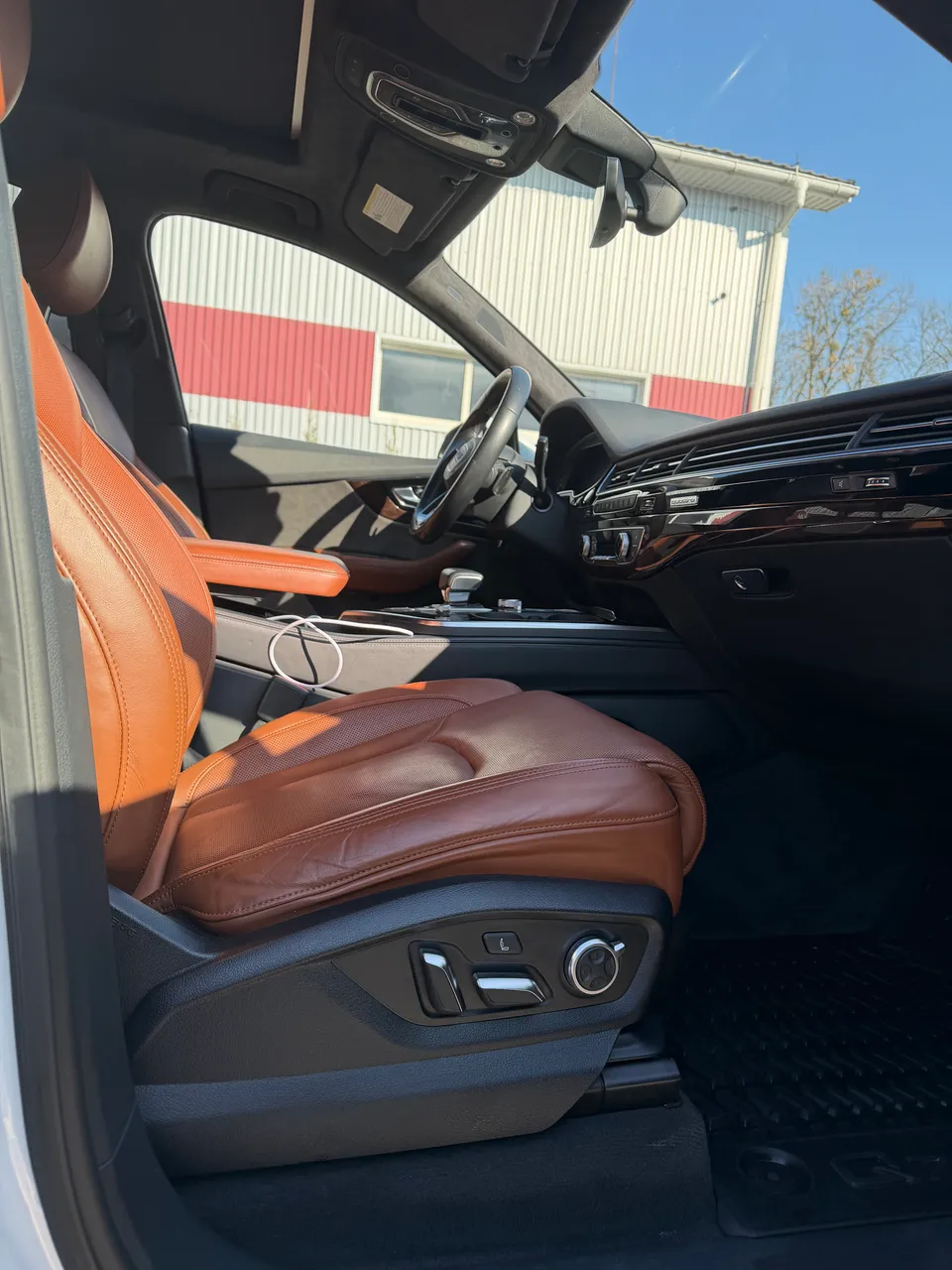 Audi Q7 - фото 16