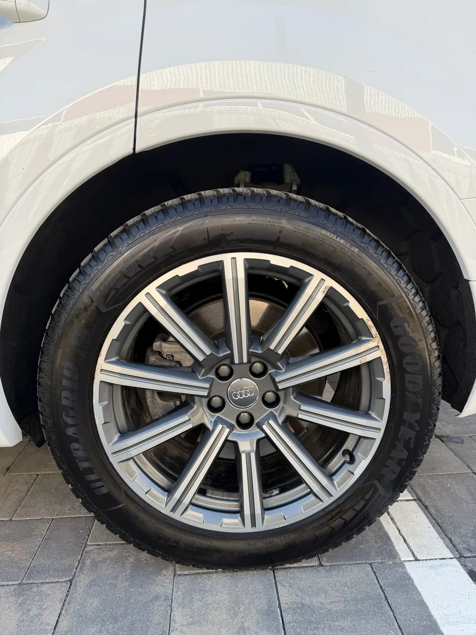 Audi Q7 - фото 19