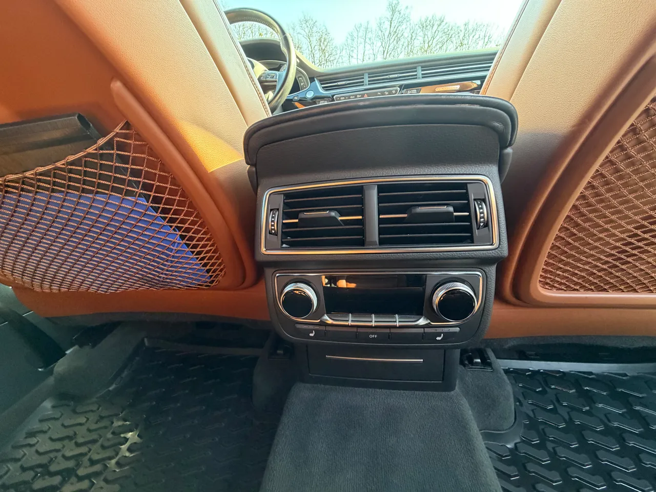 Audi Q7 - фото 14