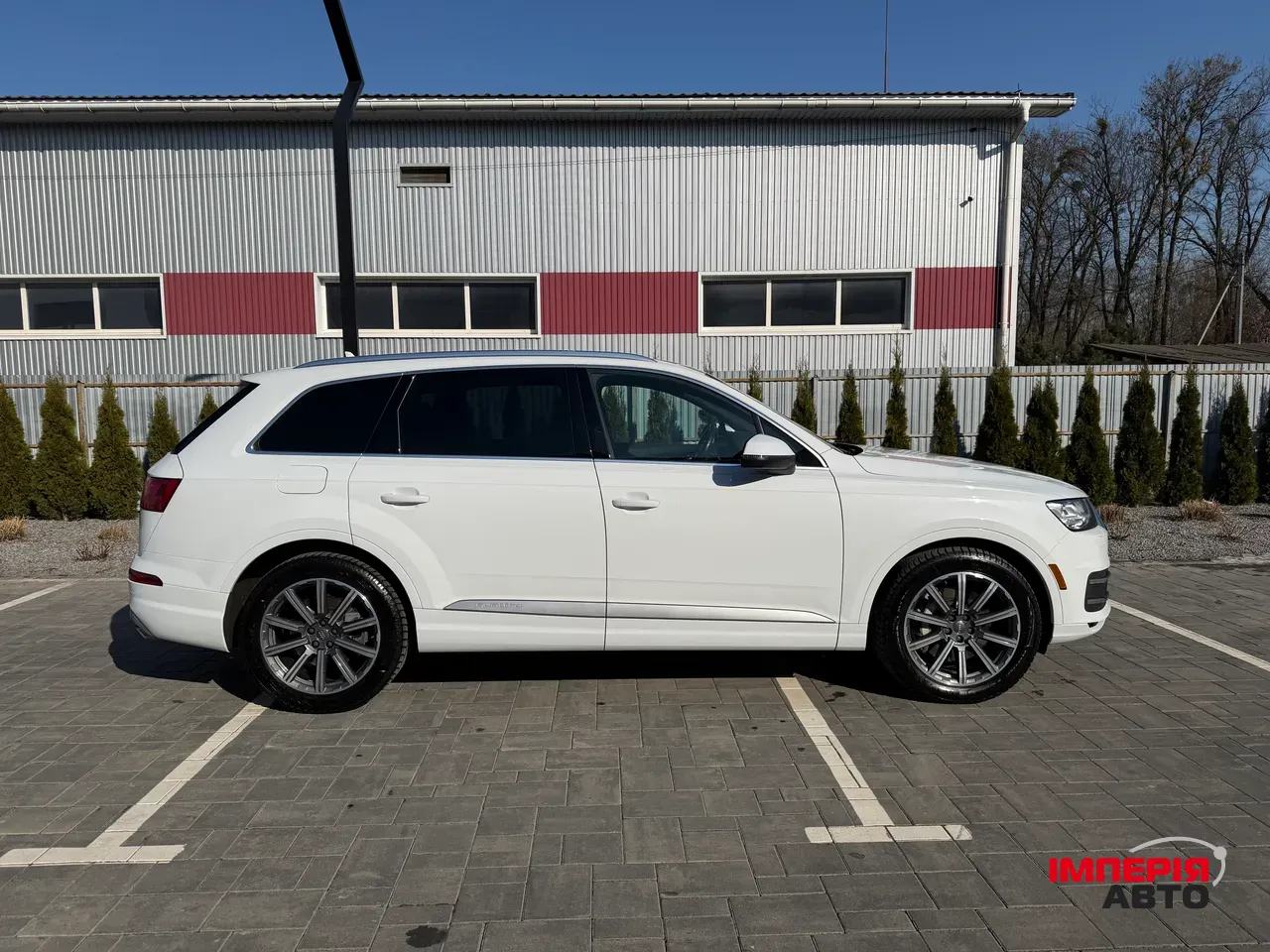 Audi Q7 - фото 8